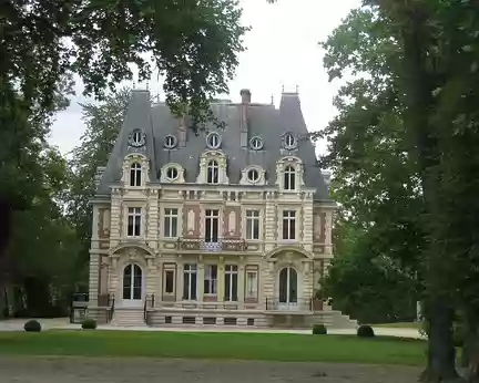 PXL027 Château Conti rénové en 2010 et son parc public
