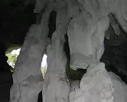 011 A l'intérieur de la grotte.
