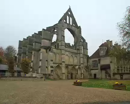 PXL029 Abbaye de 1131. ruines remarquables de l'abbaye cistercienne de Longpont - propriété de la famille Montesquiou Fezensac, dont le plus célèbre membre est...