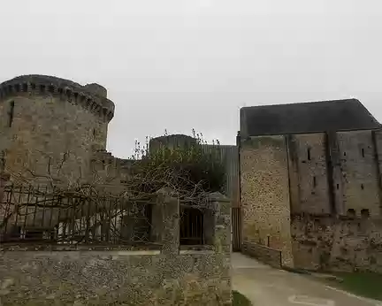PXL003z1323 Château de la Madeleine construit entre le XIè et le XIVè siècle.