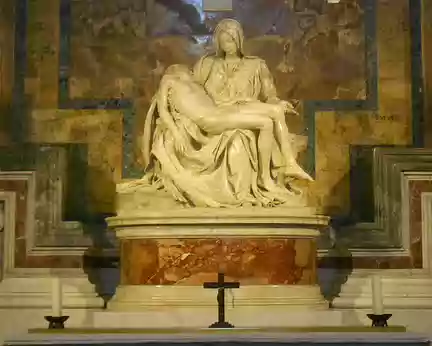 PXL089 La pietà, statue en marbre de Michel-Ange achevée en 1499
