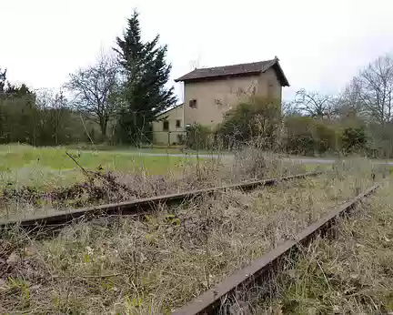 P1030810 Ancienne voie ferrée de la ligne des Aubrais-Orléans à Montargis ouverte au service des voyageurs de 1875 à 1969.
