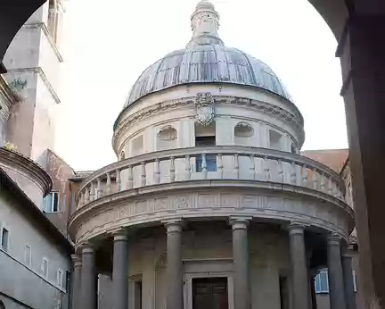 2017_06_17_18-58-19 Le Tempietto de San Pietro in Montorio est un petit temple commémoratif construit par Bramante, peut-être dès 1502, dans la cour de l'église San Pietro in...