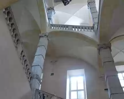 P1040923 Escalier d'une des plus somptueuses demeures nobiliaire de la ville (fin XVIIè s.)