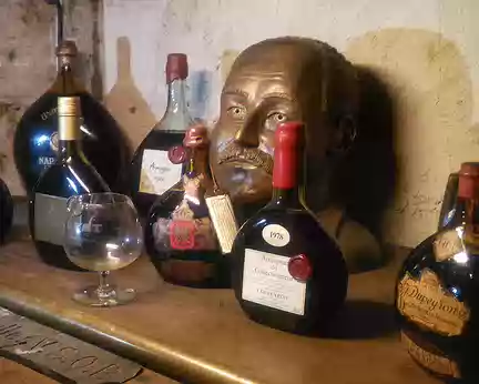 Gers (45) Le fondateur Ryst-Dupeyron et une collection de bouteilles