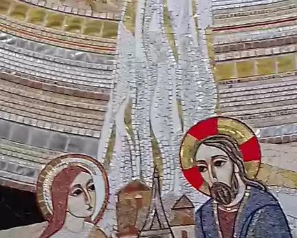 030 Détail de la mosaïque : Geneviève confie à Jésus la ville de Paris et le village de Nanterre où elle naquit en l’an 420