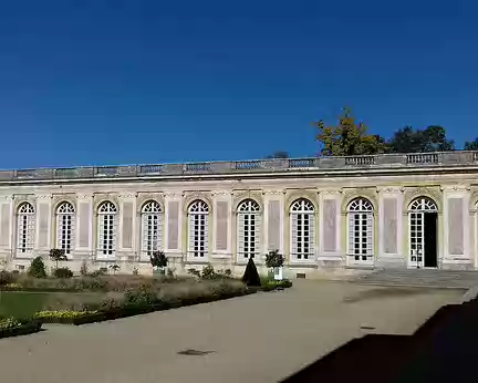 007 Le Grand Trianon vu des jardins