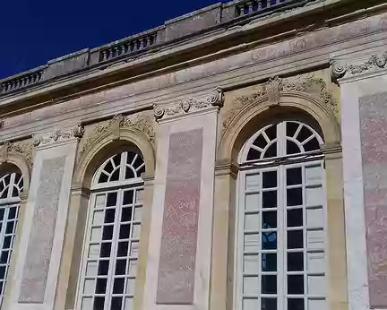 015 Détail de la façade du Grand Trianon