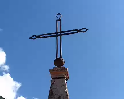 057 La croix en fer forgé sur le pont d’Asfeld
