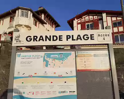 001 (001) J01 - Samedi 8 juillet 2023, plage de Saint-Jean-de-Luz, c'est le grand départ de notre traversée intégrale des Pyrénées qui va durer 6 semaines.