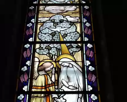 048 Le vitrail de l’Annonciation (Maurice Denis, 1901) dans la chapelle de la Vierge