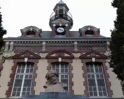 011 L’Académie des Arts a pris place dans l’ancienne mairie de Thiais (1884)
