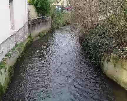 014 Le ru de Gally à Villepreux. Long de 21 km, ce ruisseau, qui prend sa source dans le parc de Versailles, est un affluent de la Mauldre