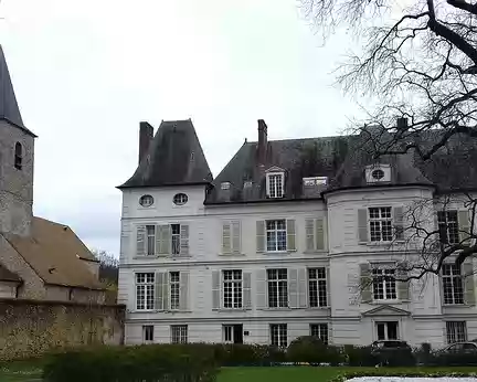 040 Le château de Bailly a été construit près de l’église Saint-Sulpice (XIII-XVIIème siècle)