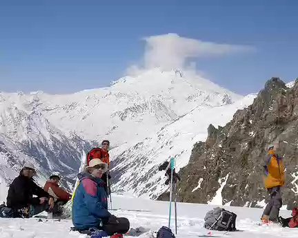 075 Gumatchi, pause sur Jankouat Gl face à l'Elbruz