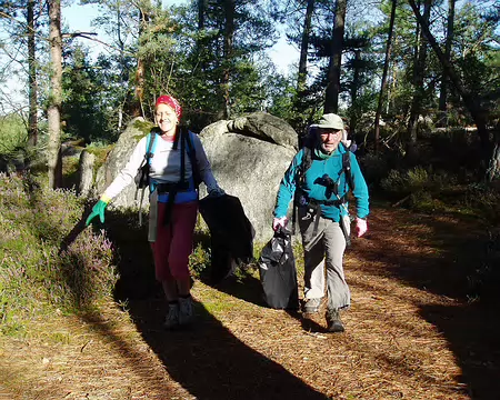 03 10 h : Cherchez derrière les rochers, c'est là qu'ils laissent les ordures.