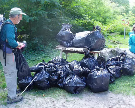 07z1 12 h 30 : : Mission accomplie, on apporte son butin.