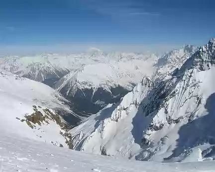 083 Djalovchat par Gl Alibek, du sommet, la descente à skis face à l'Elbrouz
