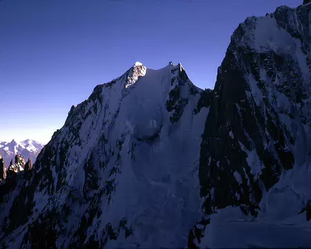 005.jpg La face Nord des Aiguilles Blanche de Peuterey parcourue par Aimé Grivel et Renato Chabod en 1933.
