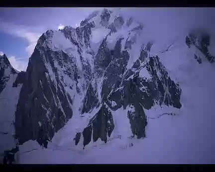 001.jpg Face nord du Grand Pilier d’Angle et le versant Brenva du Mont Blanc.