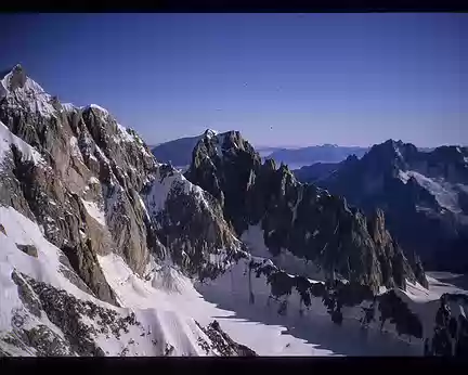 015.jpg Mont Maudit - Kuffner, Mont Blanc du Tacul - Aiguilles du Diable. “L’alpinisme n’est pas un stade” (L. Devies).