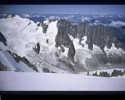 021.jpg Le versant sud des Aiguilles de Chamonix traversée le 25/07/1995.