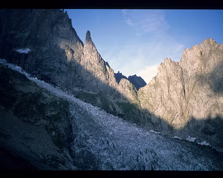 007.jpg Le glacier du Freney et la Pointe Gamba qui n’est pas escaladée lors du parcours de l’arête sud de la Noire.