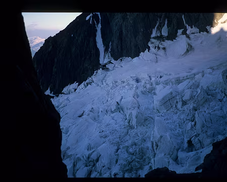 009.jpg Le glacier vue de la vire Schneider qui de gauche à droite raye les dalles du socle de la paroi.