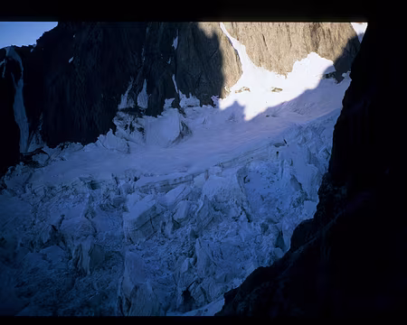 011.jpg De la vire Schneider, la complexité du glacier qu’il n’est pas toujours possible de traverser.
