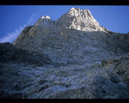 019.jpg Continuité de l’exposition et des fortes difficultés (ED- 6b) des deux tiers supérieurs de la voie Gervasutti.