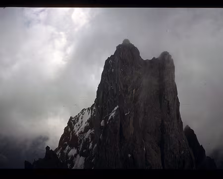 027.jpg L’arête est de la Noire de Peuterey, voie de descente après le parcours de l’arête sud.