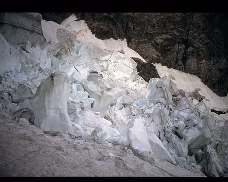052.jpg Repère, l’ilot rocheux 3292 m à l’aplomb de la Pointe Gugliermina.