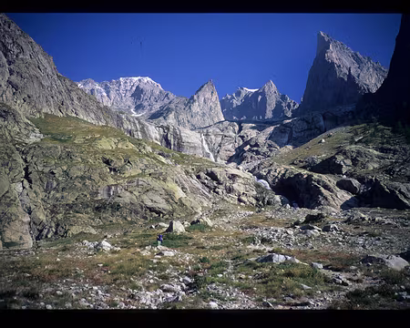 055.jpg Cordée en route pour le Mont Blanc par l’arête de l’Innominata.
