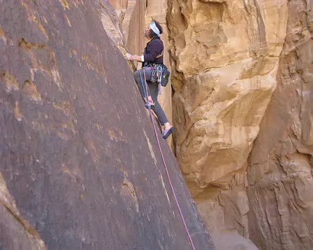 006 Pour y accéder, faire confiance à la seule adhérence des chaussons.