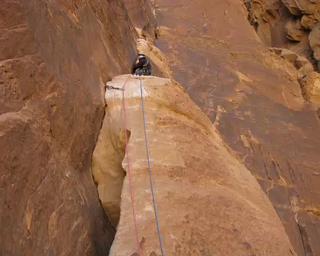 009 Protection uniquement sur coinceurs de placement parfois délicat dans de fines fissures.