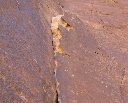 012 Départ du splendide dièdre en 6b de L4.