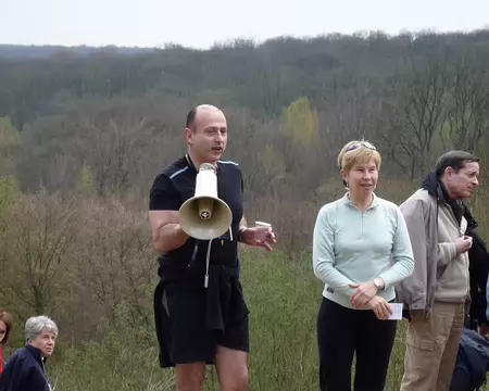 PXL028 Adrien se prend au jeu et enchaine avec “ ... il est des nôtres, il a bu son coup comme ...........”