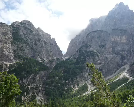 PXL007 Le col où passe le sentier vers le bivouac Suringar