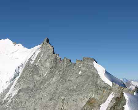 012 La longue et complexe côte rocheuse qui conduit au sommet du Grand Gendarme