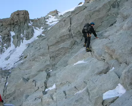 008 ou de rejoindre ce couloir de glace pour accéder à un petit col en amont du Grand gendarme
