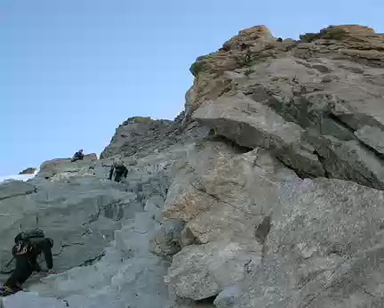 009 Un alpiniste parcourant en solitaire l’arête sud, mais dont la technicité incertaine nous fit craindre le pire