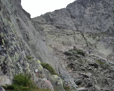 008 Echappée vers le couloir du col des Crochues depuis R3.