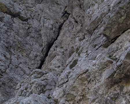 009 Deuxième longueur en 3/4 de la voie Da Roit.