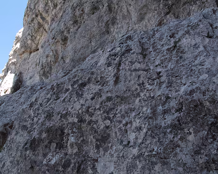 012 Le calcaire si sculpté des Dolomites.