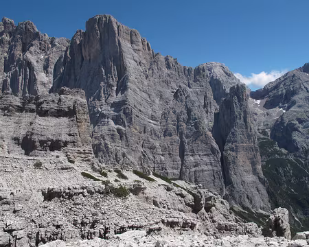 014 Du sommet de la Punta Agordo vue sur la Torre Trieste.
