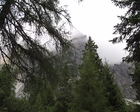 001 Temps incertain sur les massifs de la Civette et de la Moïazza.