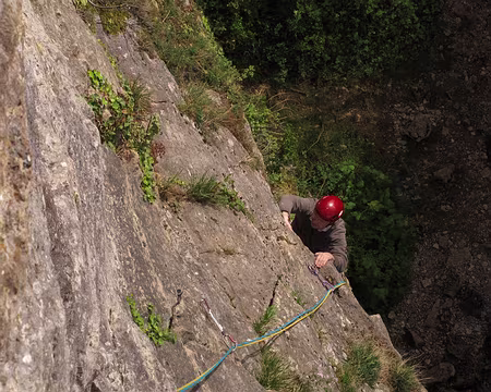 011 Jean, sortant de la mince fissure à doigt de départ par un petit matin glacial en dépit du soleil