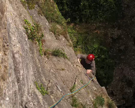 011 Jean, sortant de la mince fissure à doigt de départ par un petit matin glacial en dépit du soleil