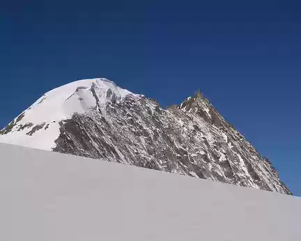 020 Descente délicate pour gagner le col de la Serpentine depuis le Mont Blanc de Cheilon