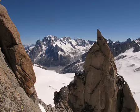 001z52 Vue sur le sommet de la pointe Adolphe Rey